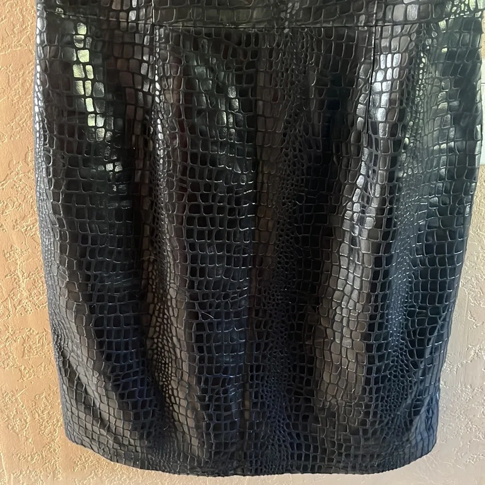 Vintage Selene Sport Women’s Black excellent condition faux crocodile sk…